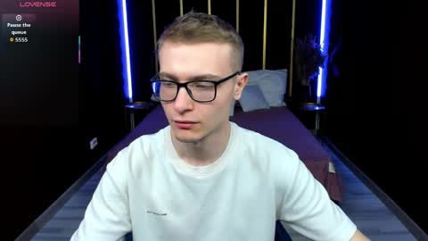 Snapshot of emmit_barker chatting on May 7, 10:31 am Emmit online show from May 7, 10:31 am
