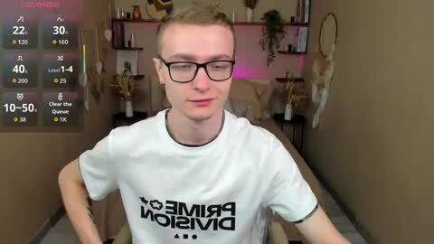 Snapshot of emmit_barker chatting on May 17, 10:33 am Emmit online show from May 17, 10:33 am