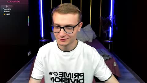 Snapshot of emmit_barker chatting on May 21, 10:22 am Emmit online show from May 21, 10:22 am