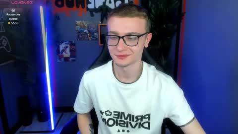 Snapshot of emmit_barker chatting on May 22, 10:59 pm Emmit online show from May 22, 10:59 pm