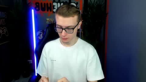 Snapshot of emmit_barker chatting on May 25, 12:22 pm Emmit online show from May 25, 12:22 pm