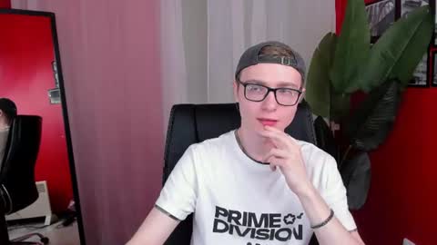 Snapshot of emmit_barker chatting on June 24, 3:44 pm Emmit online show from June 24, 3:44 pm