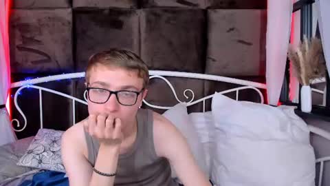 Snapshot of emmit_barker chatting on July 9, 8:46 pm Emmit online show from July 9, 8:46 pm