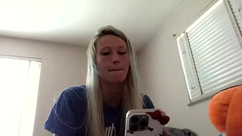 Snapshot of emmwarr1514 chatting on June 5, 6:24 pm emmwarr1514 online show from June 5, 6:24 pm