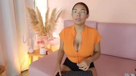 Snapshot of emmy_and_luna chatting on May 28, 12:35 pm Emmy and Luna online show from May 28, 12:35 pm