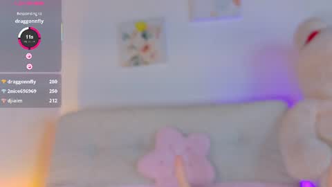 Snapshot of emmy_candy_18 chatting on June 25, 5:12 am Emmy online show from June 25, 5:12 am
