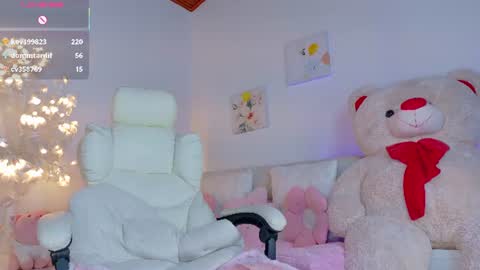 Snapshot of emmy_candy_18 chatting on July 2, 3:23 am Emmy online show from July 2, 3:23 am