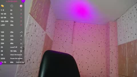 emmy_durant online show from November 18, 8:46 pm