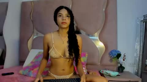 Snapshot of emmy_htt chatting on June 7, 2:21 pm Emmy htt online show from June 7, 2:21 pm