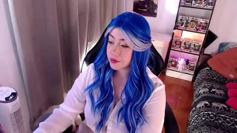 Snapshot of emmy_ruiz chatting on December 20, 2:07 am Emmy Ruiz - independent model online show from December 20, 2:07 am