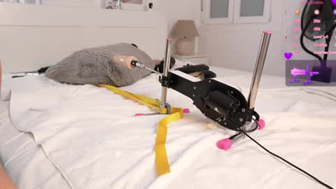 Snapshot of emmybum chatting on December 19, 12:56 pm Emmy online show from December 19, 12:56 pm