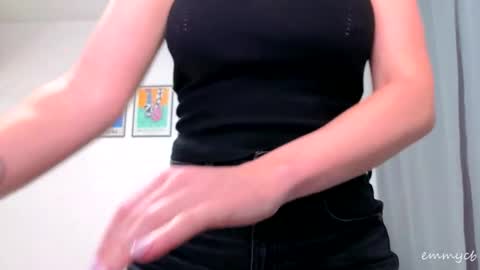 Snapshot of emmycb chatting on September 19, 7:36 pm Em online show from September 19, 7:36 pm