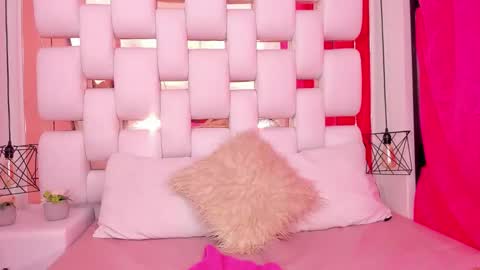 Snapshot of emmycruzz chatting on December 18, 7:53 pm emmy online show from December 18, 7:53 pm