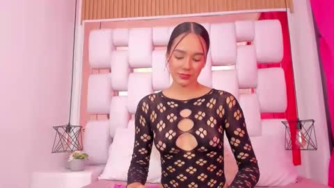 Snapshot of emmycruzz chatting on December 19, 7:10 pm emmy online show from December 19, 7:10 pm