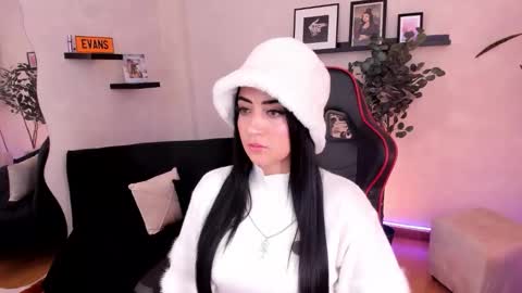 Emmy Evans  online show from November 6, 7:37 pm