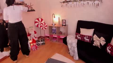 Emmy Evans  online show from December 19, 8:27 pm