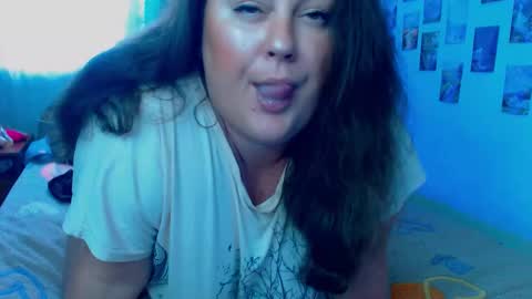 Snapshot of emmyxotty chatting on December 19, 10:11 am Emmy online show from December 19, 10:11 am