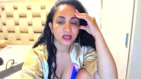 Snapshot of emperatriztapia chatting on May 17, 1:03 am emperatriztapia online show from May 17, 1:03 am