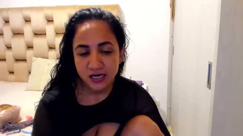 Snapshot of emperatriztapia chatting on May 22, 12:07 am emperatriztapia online show from May 22, 12:07 am
