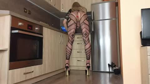 Snapshot of empress_sara chatting on June 9, 5:35 pm Empress Sara online show from June 9, 5:35 pm