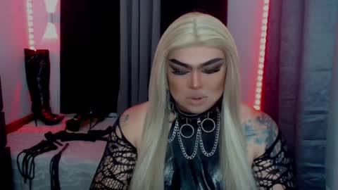 Snapshot of empressmichellexx chatting on May 10, 12:38 am Mistress Michelle online show from May 10, 12:38 am