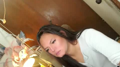 Snapshot of empressrheo chatting on December 29, 2:06 am empressrheo online show from December 29, 2:06 am