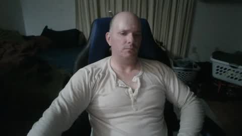 Snapshot of emsguy1 chatting on December 2, 4:53 am Matt online show from December 2, 4:53 am