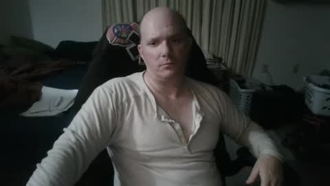 Snapshot of emsguy1 chatting on December 8, 6:01 am Matt online show from December 8, 6:01 am