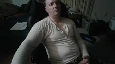 Snapshot of emsguy1 chatting on December 11, 5:53 am Matt online show from December 11, 5:53 am