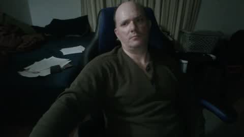 Snapshot of emsguy1 chatting on December 25, 6:52 am Matt online show from December 25, 6:52 am