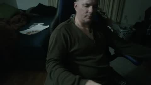 Snapshot of emsguy1 chatting on January 3, 6:33 am Matt online show from January 3, 6:33 am