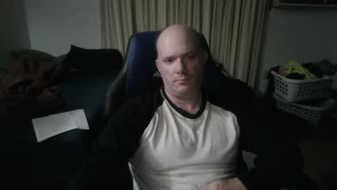 Snapshot of emsguy1 chatting on October 5, 3:38 am Matt online show from October 5, 3:38 am