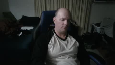 Snapshot of emsguy1 chatting on October 12, 4:00 am Matt online show from October 12, 4:00 am