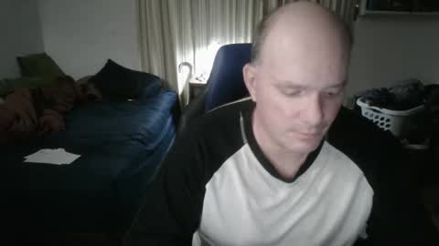 Snapshot of emsguy1 chatting on October 17, 4:59 am Matt online show from October 17, 4:59 am