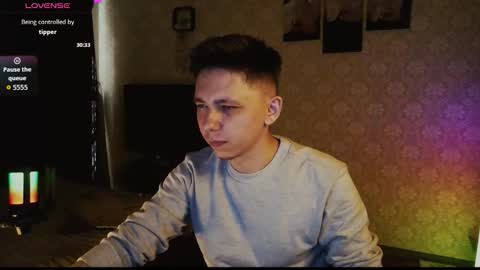 Snapshot of emveeboy96 chatting on March 22, 7:12 am emveeboy96 online show from March 22, 7:12 am