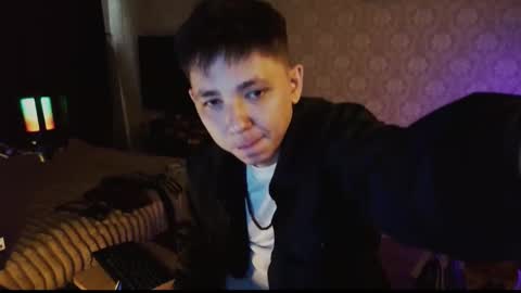 Snapshot of emveeboy96 chatting on March 29, 6:57 am emveeboy96 online show from March 29, 6:57 am