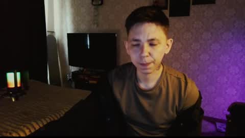 Snapshot of emveeboy96 chatting on April 5, 7:49 am emveeboy96 online show from April 5, 7:49 am