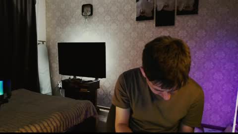 Snapshot of emveeboy96 chatting on April 6, 7:26 pm emveeboy96 online show from April 6, 7:26 pm