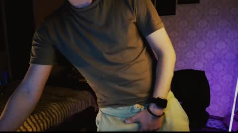 Snapshot of emveeboy96 chatting on April 7, 8:09 pm emveeboy96 online show from April 7, 8:09 pm