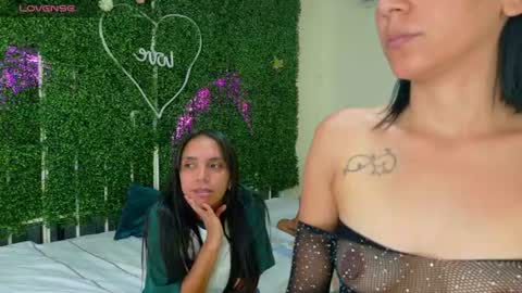 Snapshot of emy_0 chatting on July 2, 1:39 pm Emy online show from July 2, 1:39 pm