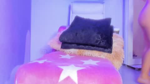 Snapshot of emy_colee chatting on January 15, 2:13 pm Emy online show from January 15, 2:13 pm