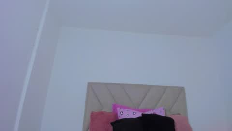 Snapshot of emy_colee chatting on October 10, 4:22 am Emy online show from October 10, 4:22 am