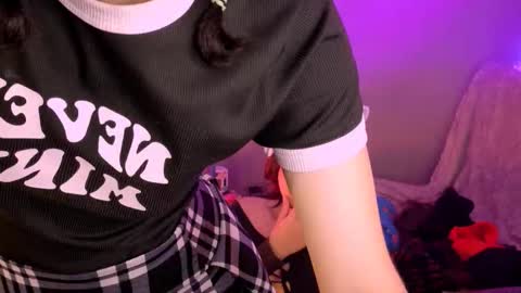 emy_flaker online show from March 13, 5:03 am