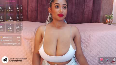 Snapshot of emy_leon chatting on January 17, 10:56 pm Emy online show from January 17, 10:56 pm