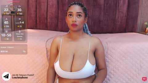 Snapshot of emy_leon chatting on January 18, 5:10 am Emy online show from January 18, 5:10 am