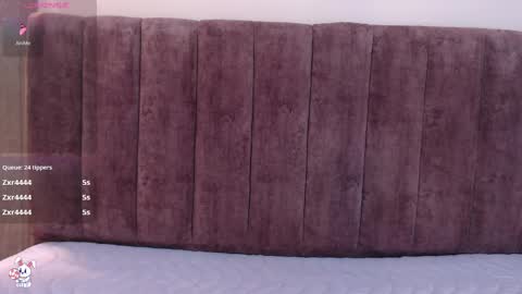 Snapshot of emy_leon chatting on February 12, 9:01 pm Emy online show from February 12, 9:01 pm