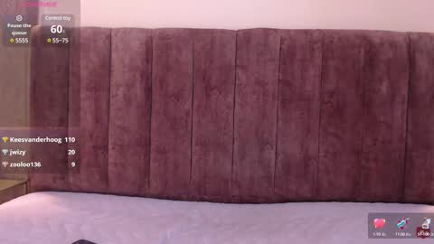 Snapshot of emy_leon chatting on February 25, 10:50 pm Emy online show from February 25, 10:50 pm