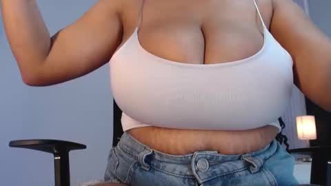 Snapshot of emy_leon chatting on September 26, 8:02 pm Emy online show from September 26, 8:02 pm