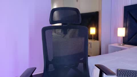 Snapshot of emy_leon chatting on October 11, 8:40 pm Emy online show from October 11, 8:40 pm