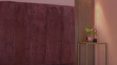 Snapshot of emy_leon chatting on November 8, 9:35 pm Emy online show from November 8, 9:35 pm